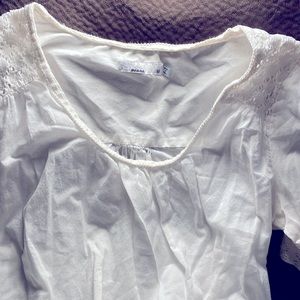 Prana white embroidered arms and waist with a tie back shirt size M